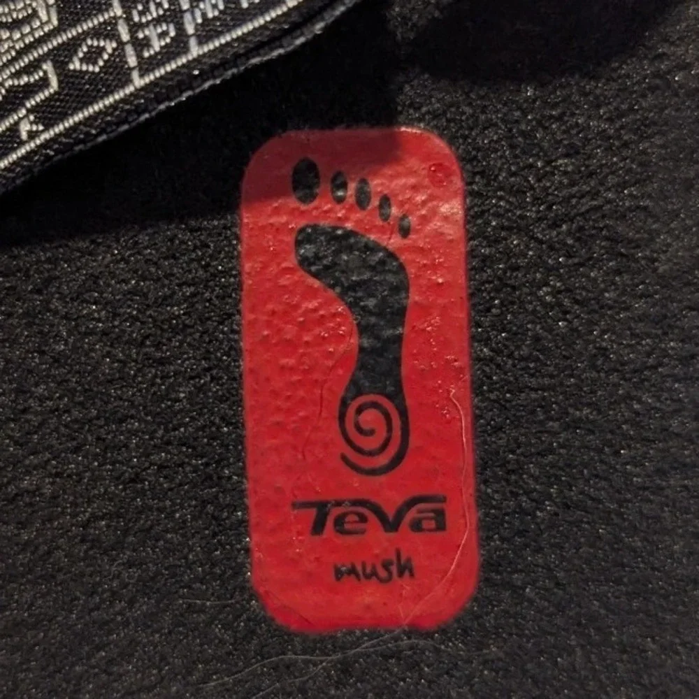 Teva Mush Kids Sandals Black Red Grey Geometric Elastic Heel Strap Size 4/5 6204